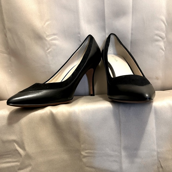 Women's Cole Hann Classic High Heel Black Leather Pump w/ Suede Trim Sz.10 - Picture 1 of 9
